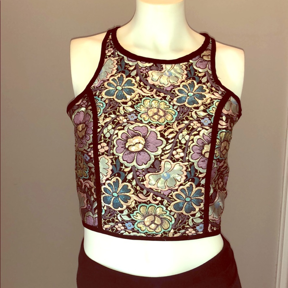 URBAN OUTFITTERS metallic/textured crop top!